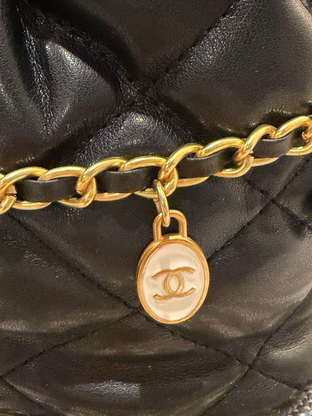 CHANEL Beaute VIP/GWP/ MAKEUP Quilted Crossbody Bag with Charms. Gold Chain. - Picture 6 of 16